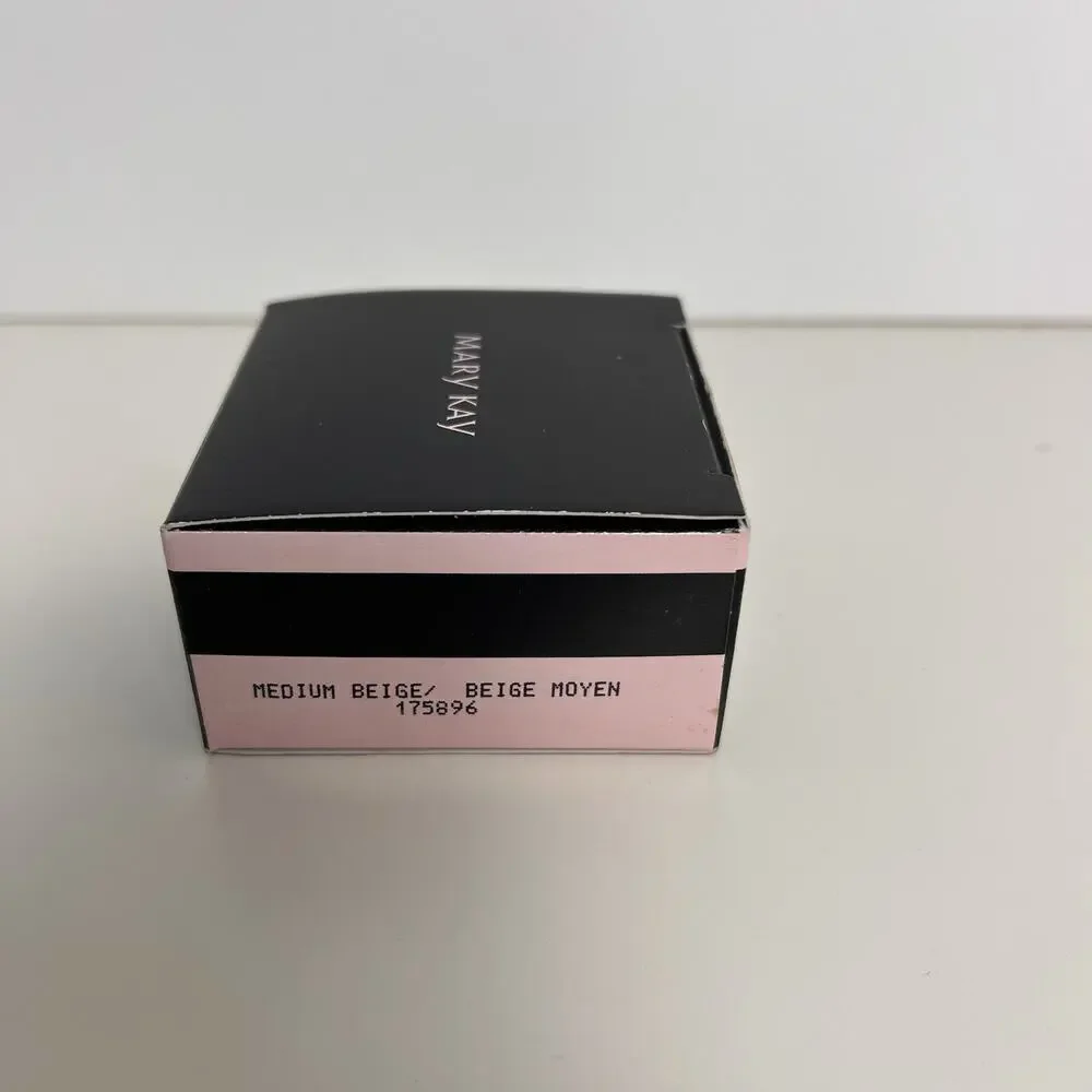 New Mary Kay Silky Setting Powder- Medium Beige .28 OZ